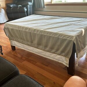 Crib skirt